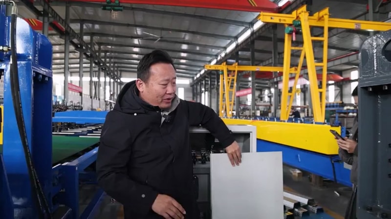 出口巴西樓承板機：探索樓承板機的技術進步從傳統(tǒng)到現(xiàn)代的解析