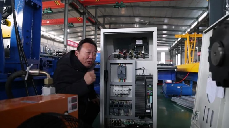 出口巴西樓承板機：探索樓承板機的技術進步從傳統(tǒng)到現(xiàn)代的解析